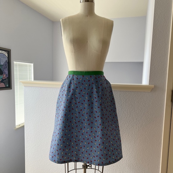 Novelty Skirt with Ladybugs and Daisy print, Size M - Picture 4 of 5